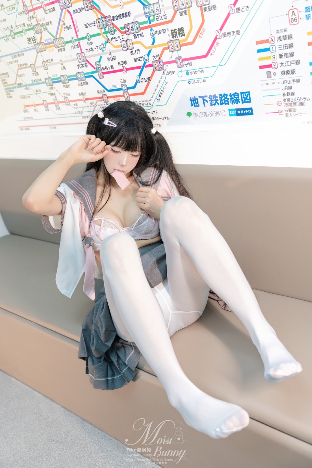 作品,地铁,团子,咬一口兔娘,黏黏团子兔,地铁萌妹