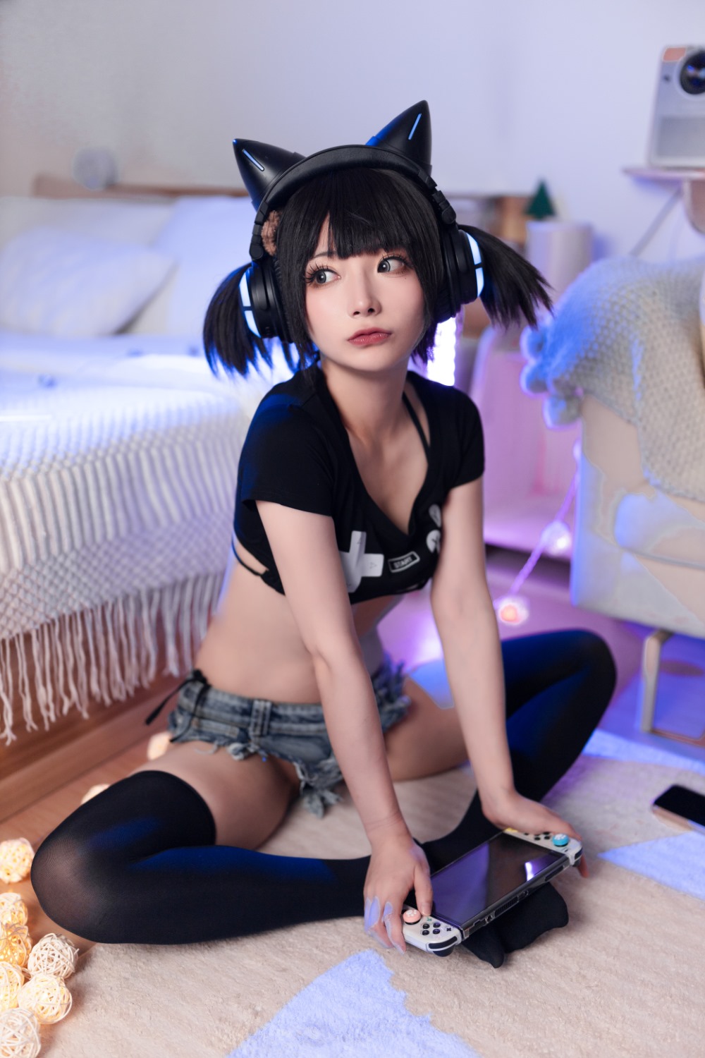 少女,w,游戏,是三不是世w,偷玩游戏机的少女