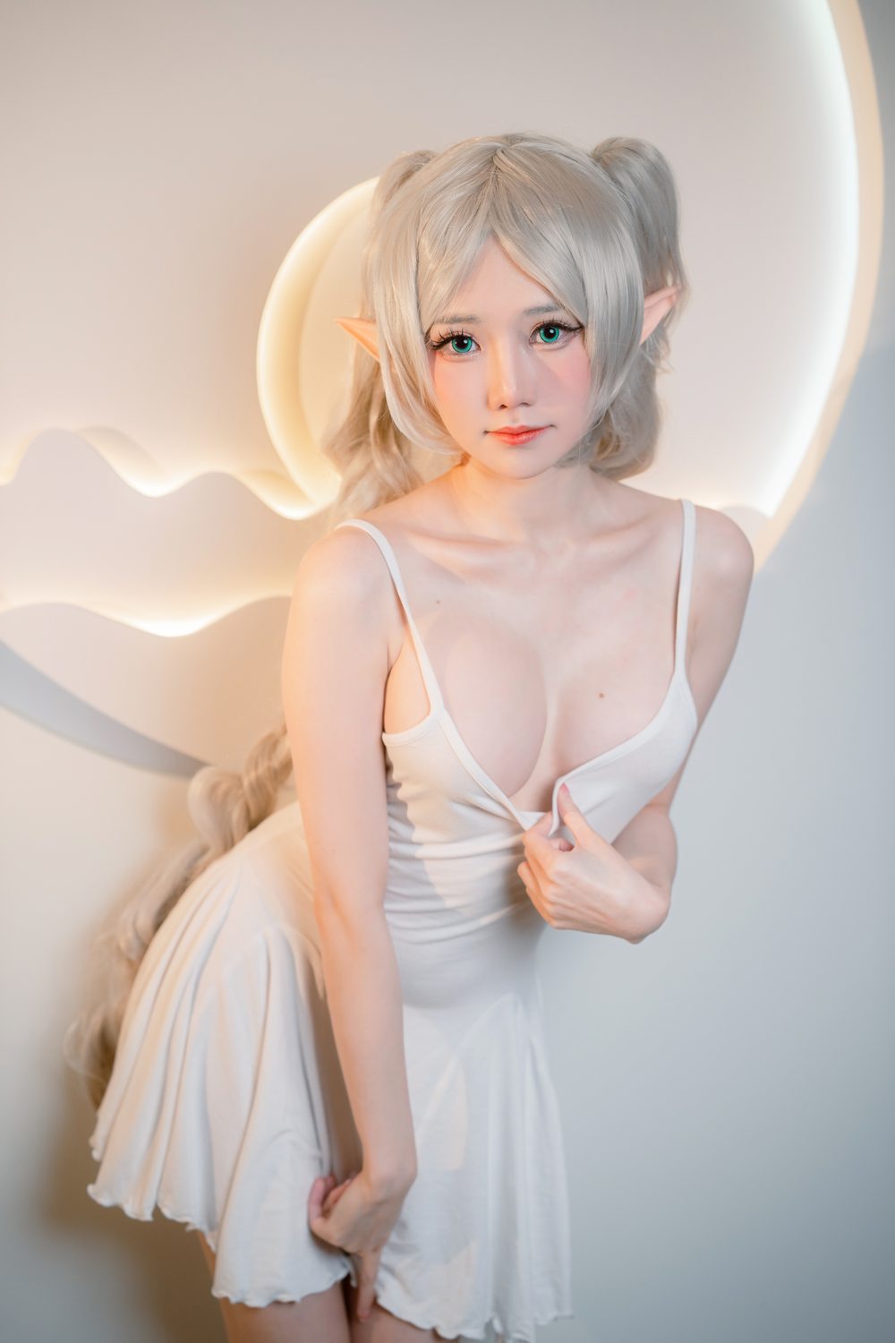 模特,长裙,白裙,少女,双马尾,吊带,视觉,微微,白色,精灵,吊带长裙,静谧,蓝色,w,Sally,Dorasnow,马来西亚,Frieren,精灵少女