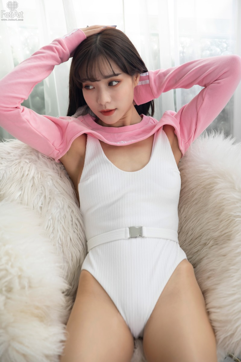 模特,作品,紧身连体衣,长发,粉色,服装,视觉,白色,连体衣,FIt,it,Kiko,On,Fashion,Outfit,白色紧身连体衣,粉色长袖开衫