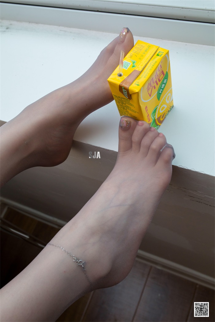 衬衫,高跟鞋,长发,短裙,高跟,闺蜜,白色,家居,黑色短裙,私密,静谧,黑色,经典,尖头高跟鞋,优雅,穿搭