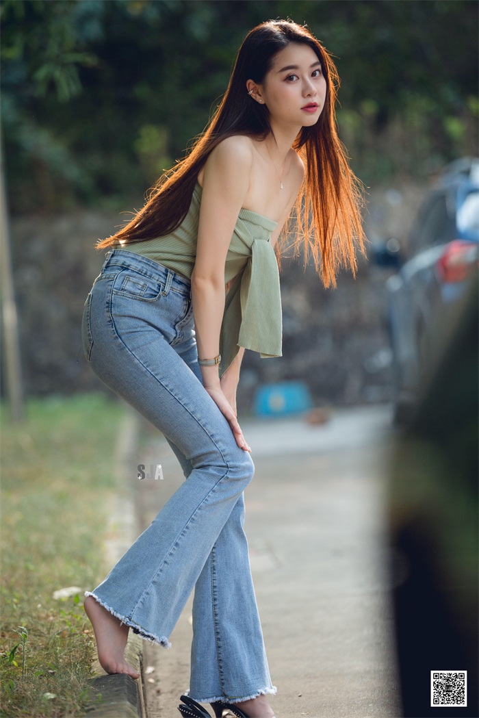牛仔,高跟,微微,闺蜜,黑色,经典,抹胸,绿意盎然,优雅,闺蜜视角,牛仔阔腿裤,透明高跟凉鞋
