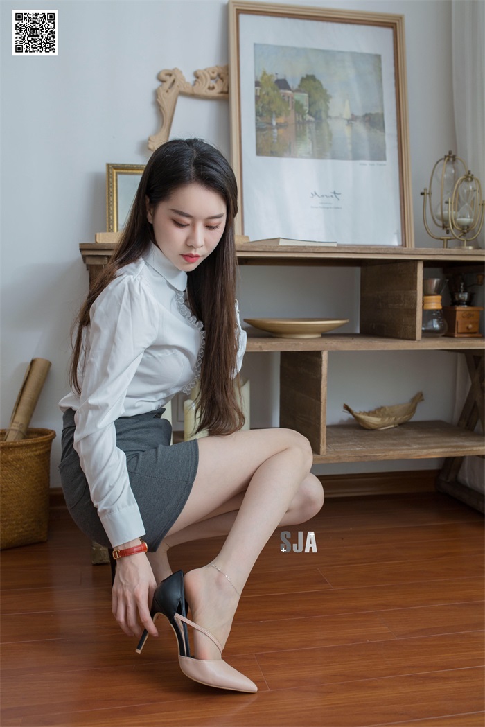 衬衫,高跟鞋,长发,白衬衫,短裙,高跟,闺蜜,私密,静谧,复古,尖头高跟鞋,纯白,优雅,穿搭,闺蜜视角,SJA佳爷,裸色尖头高跟鞋